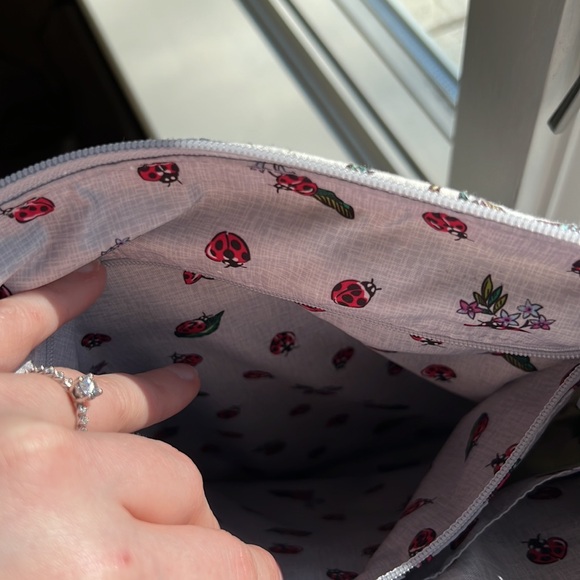 VERA BRADLEY LRG QUILTED CROSSBODY BAG PURSE IN PURPLE FLORAL LADY BUG PATTERN - Picture 10 of 15